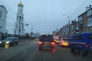 В Брянске проспект Ленина встал в громадной пробке 