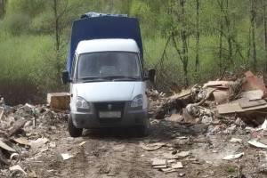 В Брянске водитель «ГАЗели» устроил свалку в песчаном карьере 