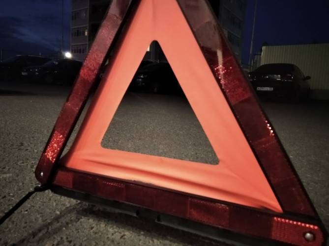 В Карачевском районе легковушка на летней резине влетела в грузовик: погиб человек