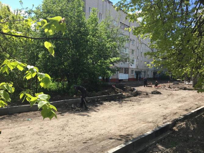 В Брянске за 14 млн рублей благоустроят двор на Металлистов