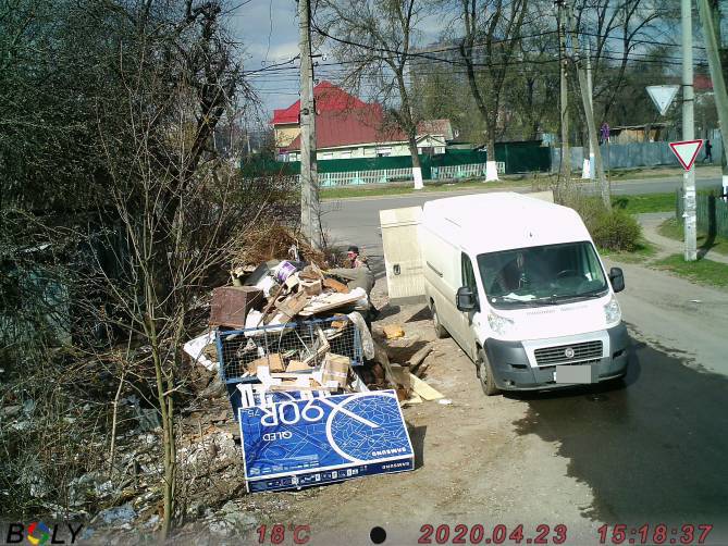 В Брянске наглые бизнесмены устроили свалку на улице Пересвета