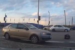 В Брянске наезд автомобиля на женщину возле фокинской «Линии» сняли на видео
