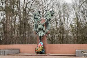 В Брянске начался капремонт воинского мемориала по улице Почтовой