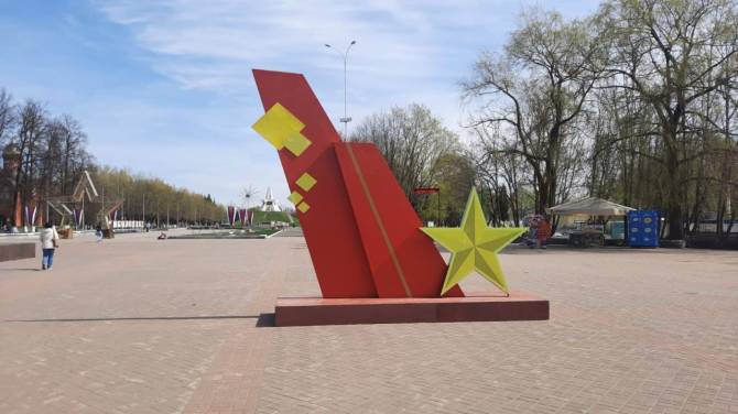 Брянск начали украшать к Дню Победы