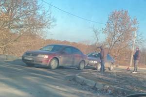 В Брянске водитель с боевым знаком «Z» протаранил иномарку