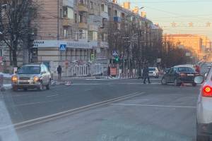 На проспекте Ленина в Брянске не поделили дорогу две легковушки