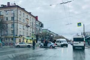 В Брянске попавший в аварию с машиной ДПС водитель ищет свидетелей
