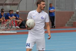 Состав «Динамо-Брянск» пополнил 30-летний защитник Андрей Зенин