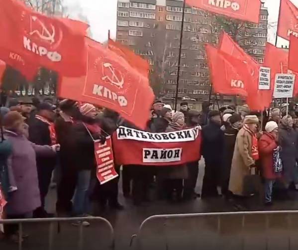 В Брянске 50 человек насчитали на митинге коммунистов