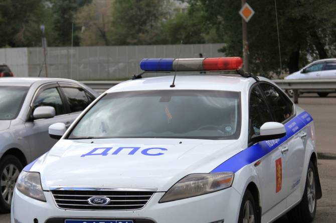 Автоинспекторы по громкоговорителю призывают брянцев оставаться дома