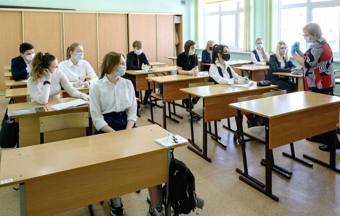 Сегодня ЕГЭ в Брянской области сдают 3777 выпускникова