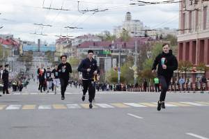 В Брянске студенты и школьники пробежали эстафету «Дорогами памяти»