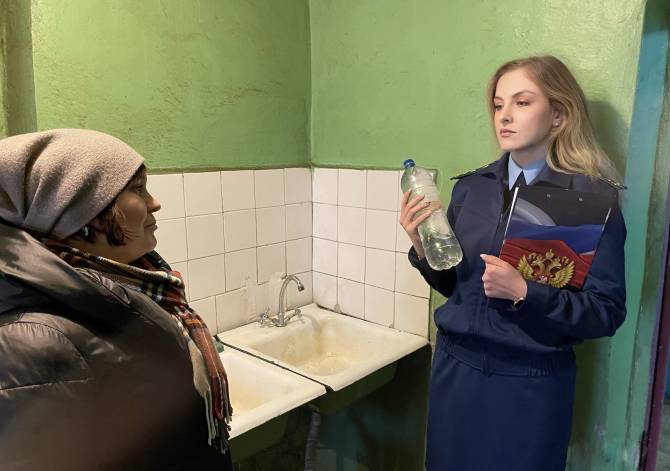 В Дятьково прокуратура проверит качество воды в многоквартирном доме по улице Ленина