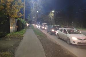 Улицу Калинина в Брянске сковала пробка из-за аварии с участием троллейбуса