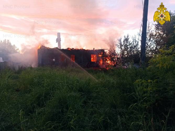 В Красногорском районе при пожаре в доме пострадал человек