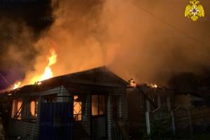 В Жуковском районе ночью сгорел дом