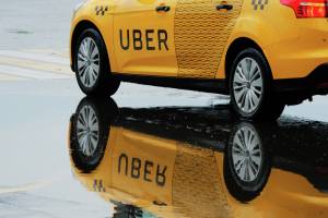 В Брянске водитель такси Uber едва не устроил массовое ДТП