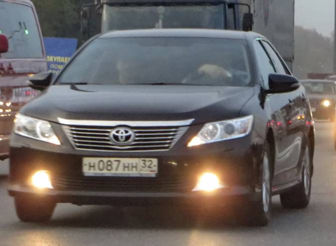 В Клинцах чиновники за 2,4 миллиона рублей купят «Toyota Camry»