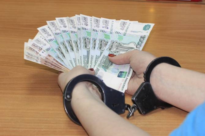 В Брянске предпринимательница похитила у граждан 821 тысячу рублей