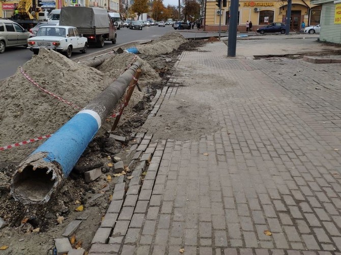 В Брянске заменили угрожавший пешеходам столб на Калинина