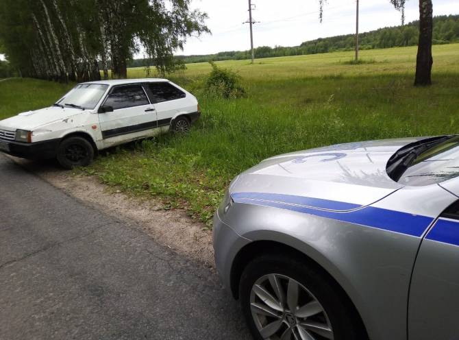 По брянской трассе гонял пьяный 31-летний водитель «ВАЗ»