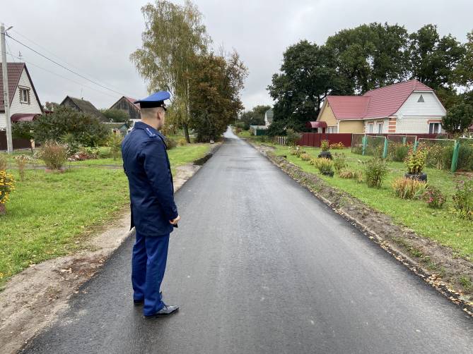 Брасовских чиновников заставили отремонтировать убитую дорогу в посёлке Локоть