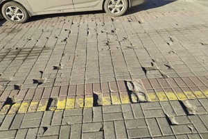 В Брянске развалилась плитка на площади Ленина