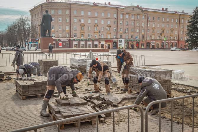 В Брянске возобновился ремонт площади Ленина