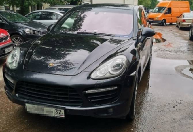 В Брянске водителю Porsche не хватило денег на совесть