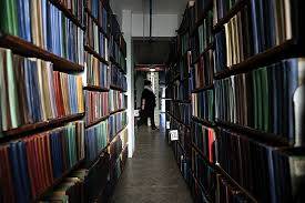 Директора погарской библиотеки оштрафовали за нарушения при закупках