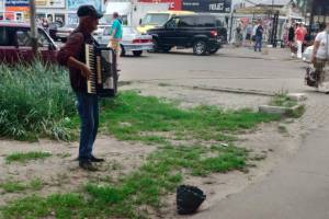 В Брянске уличные музыканты добрались до рынков 