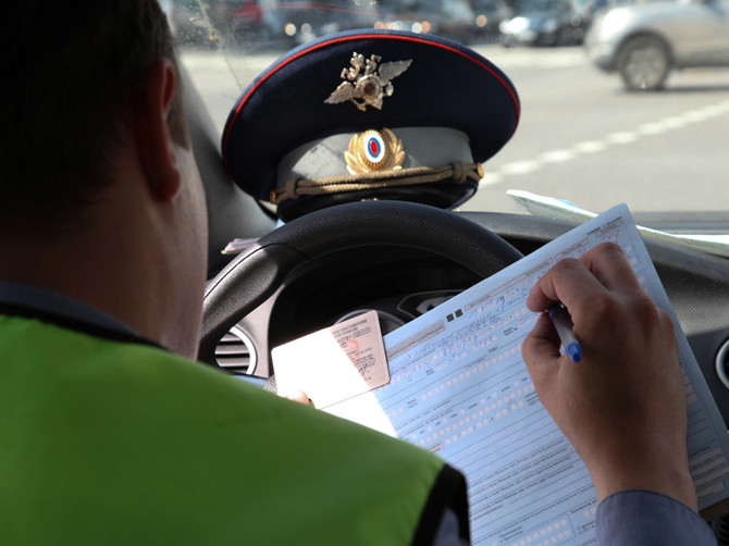 В Севске осудят водителя за попытку дать взятку инспектору ГИБДД