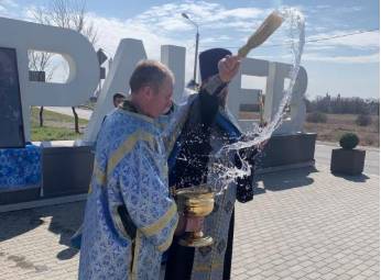Священники объехали Карачев с иконой Божией Матери