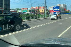 В Брянске возле БГУ столкнулись две машины такси