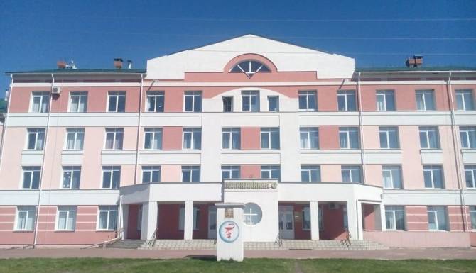 Работники приемного покоя Почепской больницы пожаловались на невыплаты надбавок
