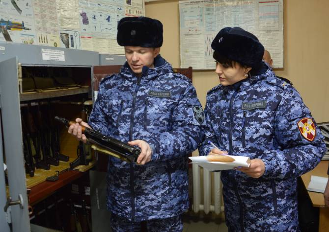 На Брянщине проверили торгующие оружием предприятия