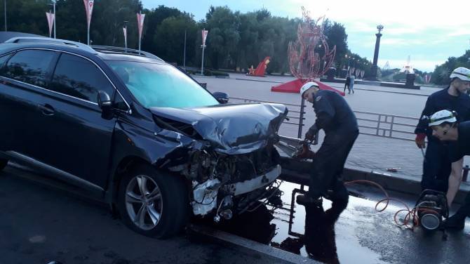 В Брянске с места смертельного ДТП на Кургане Бессмертия сбежал водитель Lexus