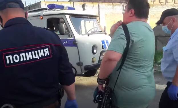 В Брянске возле СИЗО полиция задержала Александра Куприянова