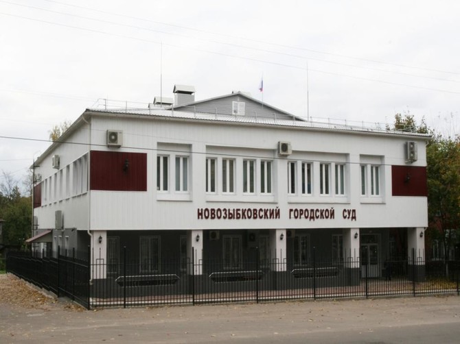 В Новозыбкове мэрию обязали выделить квартиру сироте