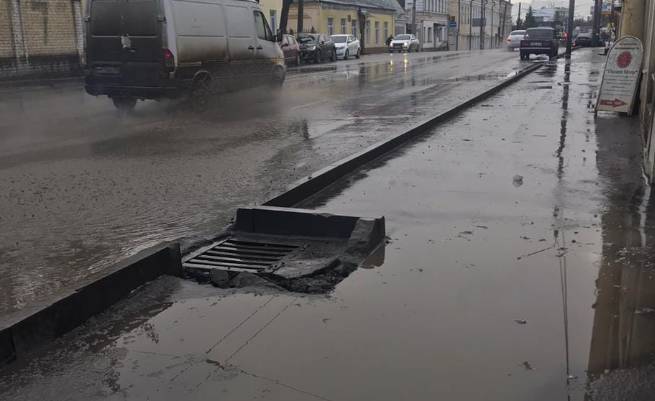 Брянцы разгадали причину затопления улицы Калинина