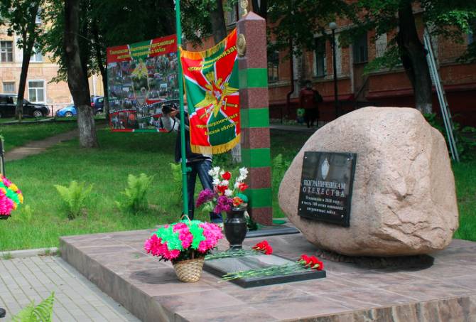В Клинцах вандалы атаковали мемориал «Пограничникам Отечества»