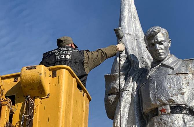 Брянские следователи обновили мемориал освободителям Мглина