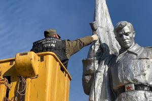 Брянские следователи обновили мемориал освободителям Мглина