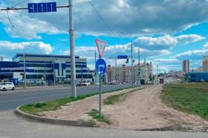 Суд обязал мэрию Брянска построить тротуар напротив Дворца единоборств