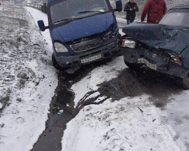 В Клинцах столкнулись автомобили ВАЗ и ГАЗель