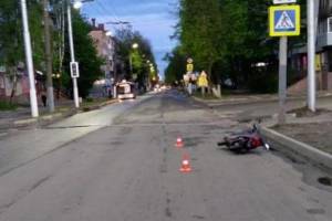 В Брянске пьяный мотоциклист перевернулся и покалечил 10-летнего ребёнка