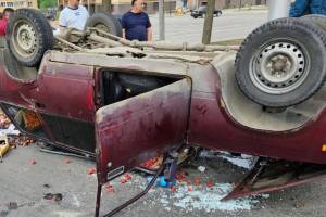 В Брянске авария с перевёрнутой легковушкой обошлась без пострадавших