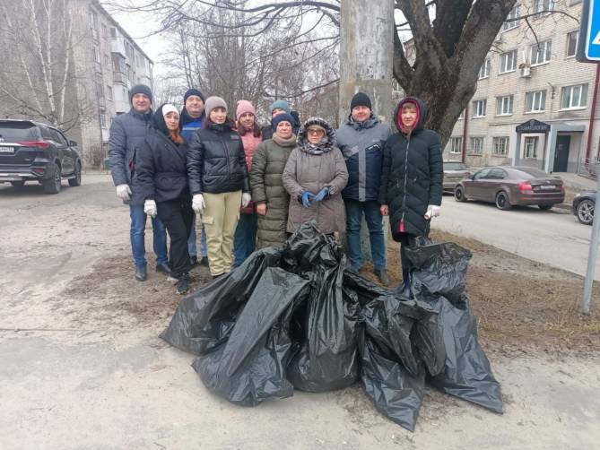 Во время санитарной пятницы в Брянске собрали 233 кубометра мусора