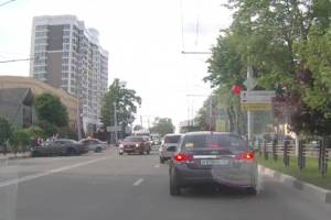 В Брянске водитель-лихач протаранил забор на «Туристе»