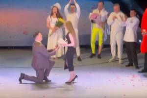 На сцене брянского драмтеатра сделали предложение руки и сердца